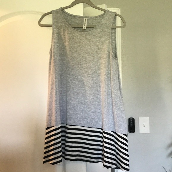 ZENANA PREMIUM TUNIC - Picture 1 of 4